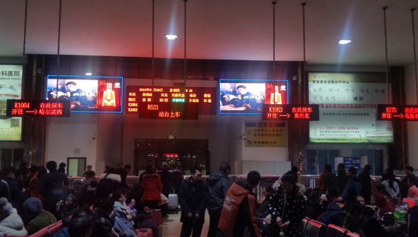 郑州火车站检票口LED广告