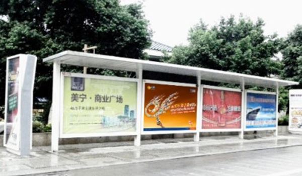 遂宁公交站台灯箱广告投放案例