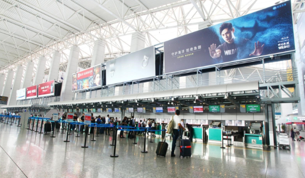 广州白云机场值机岛看板广告投放案例