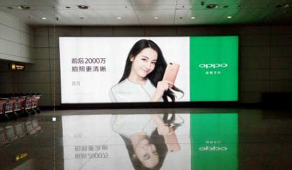 长春龙嘉机场行李提取处灯箱广告投放案例