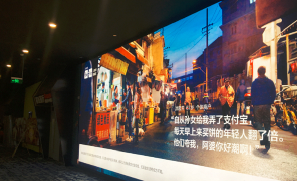 广州电影院观影通道灯箱广告投放案例
