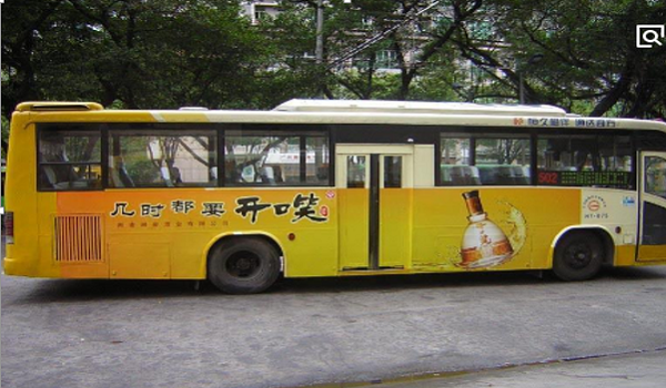 广州花都区公交车身广告投放案例