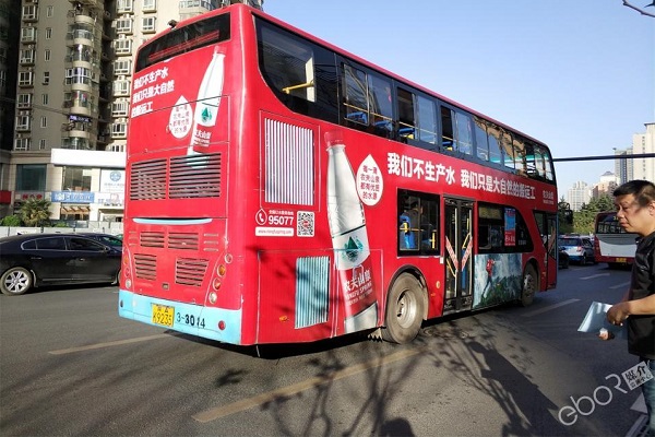 农夫山泉公交车身广告投放案例