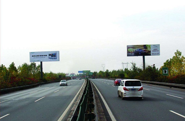 高速公路广告牌