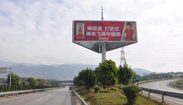 云南高速公路三面立柱广告