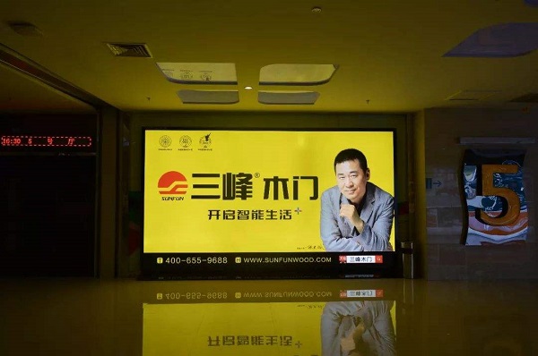 电影院灯箱广告
