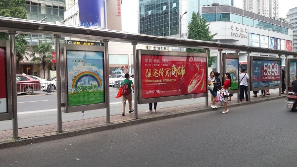 深圳公交候车亭灯箱广告