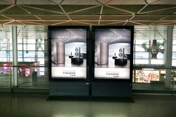 成都机场灯箱广告