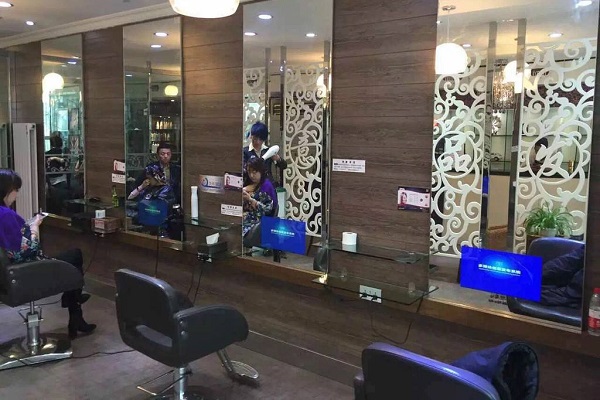 理发店镜面广告机